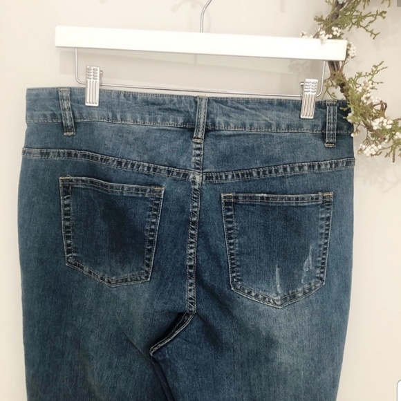 Jeans with Embroidered Cuff - Picture 5 of 8